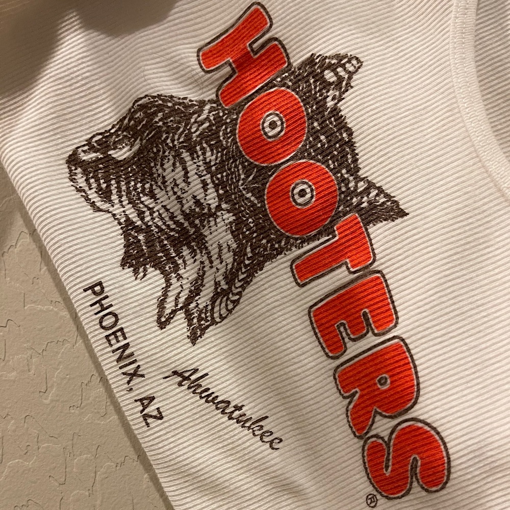 Hooters Tank 👏